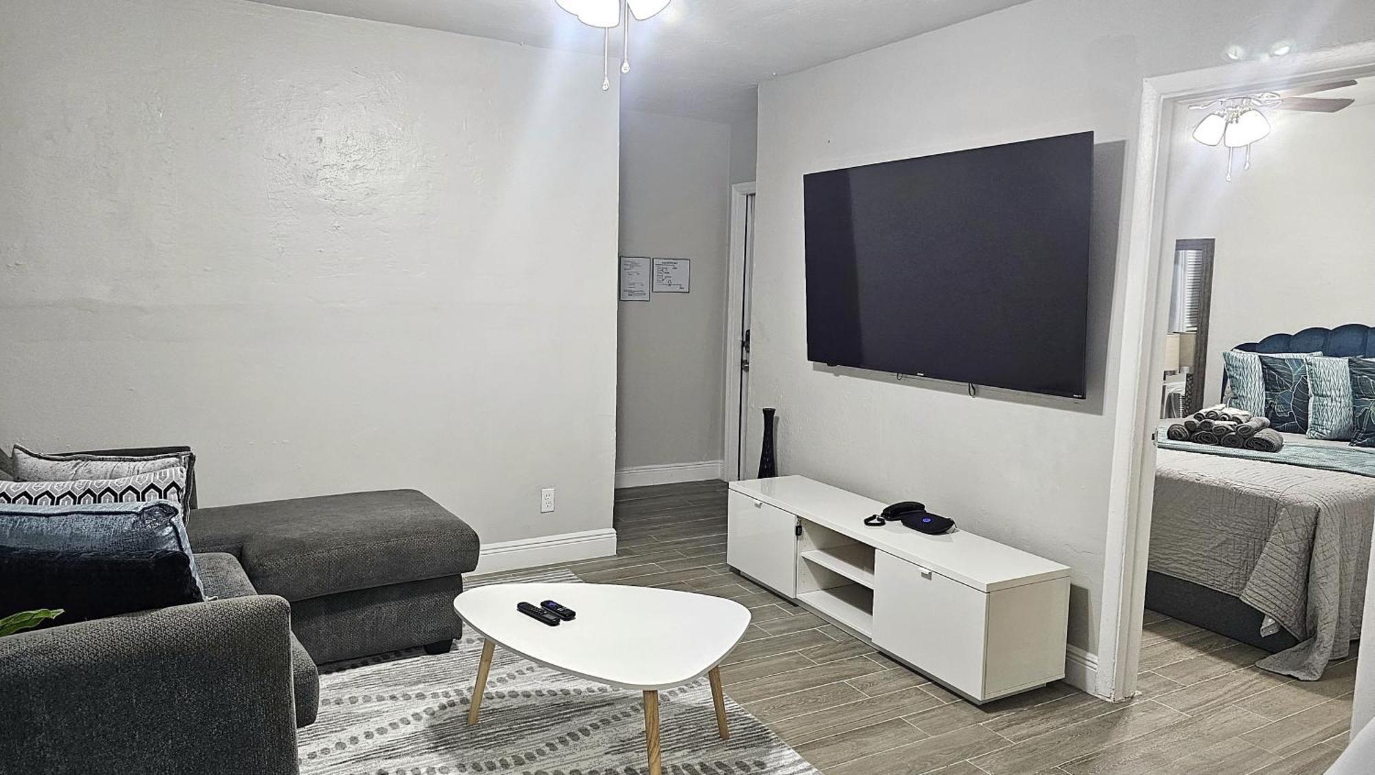 Big Tv Apartment 5 Miles From Hard Rock Casino Голлівуд Екстер'єр фото